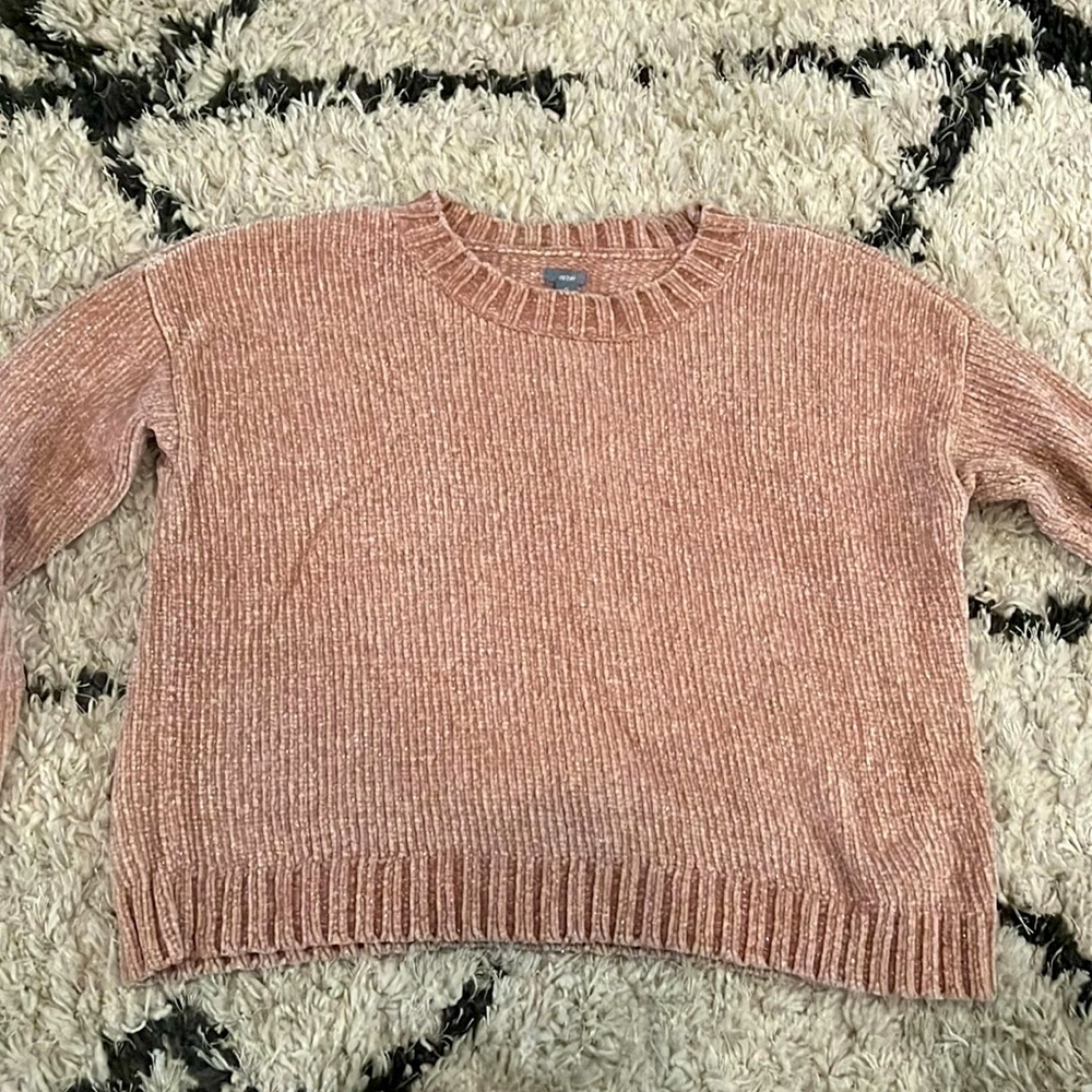 aerie pink crew neck sweater with silver accents